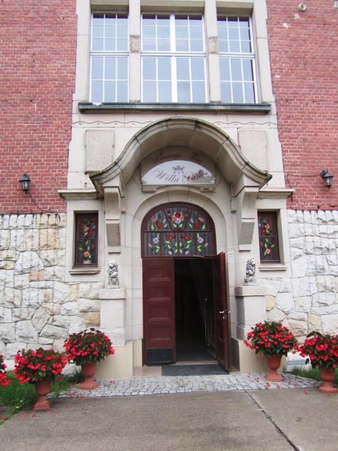Hotel Willa Park Żagań Extérieur photo